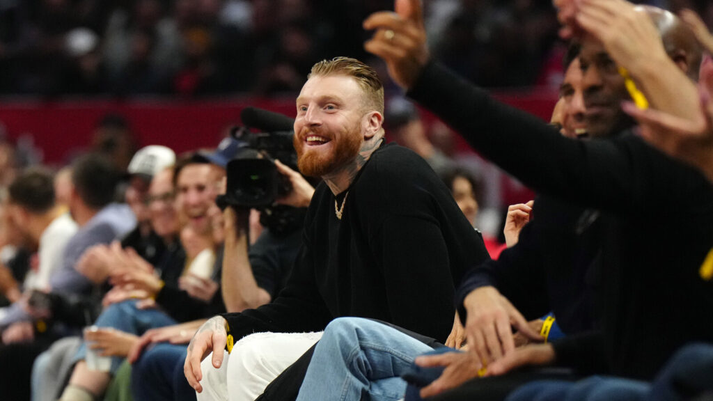 Raiders’ Maxx Crosby proves Aidan O’Connell has picked up a part of Patrick Mahomes’ game