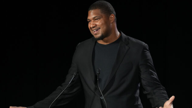Should the Los Angeles Rams Add 16-year Free Agent to Bolster Young Defensive Line?