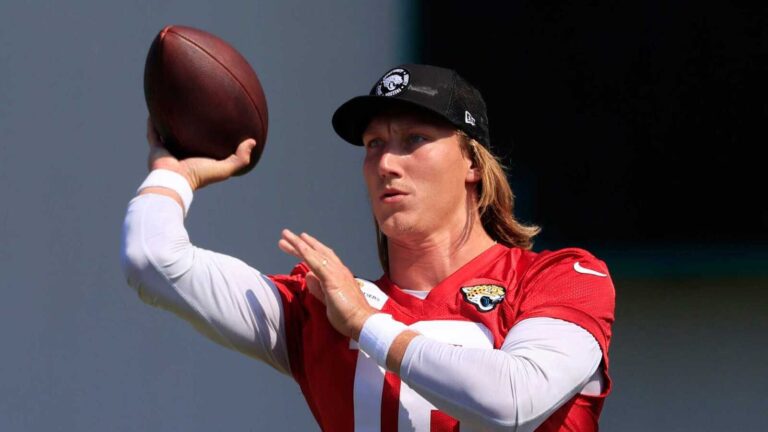 Trevor Lawrence downplays pressure despite record $275M contract extension: 'It doesn’t really change that…'