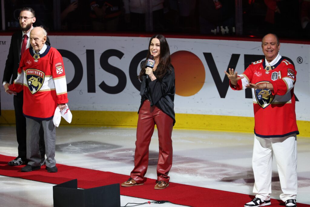 Watch Alanis Morissette Sing the National Anthems at Stanley Cup Final Game 7