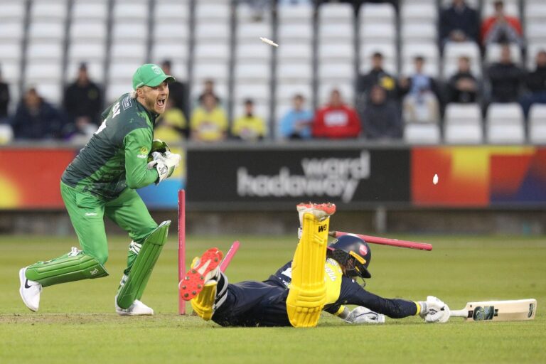 Wiaan Mulder shines as Leicestershire hold nerve at Chester-le-Street
