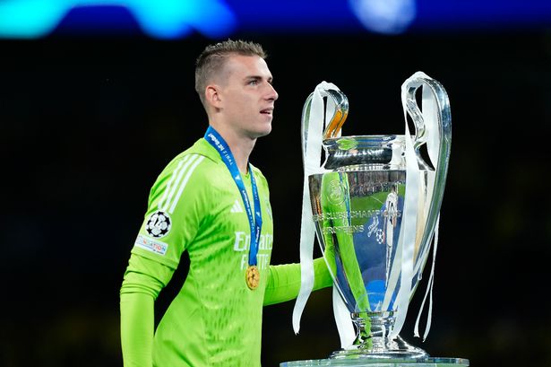 Andriy Lunin has already given Chelsea and Arsenal transfer response amid links