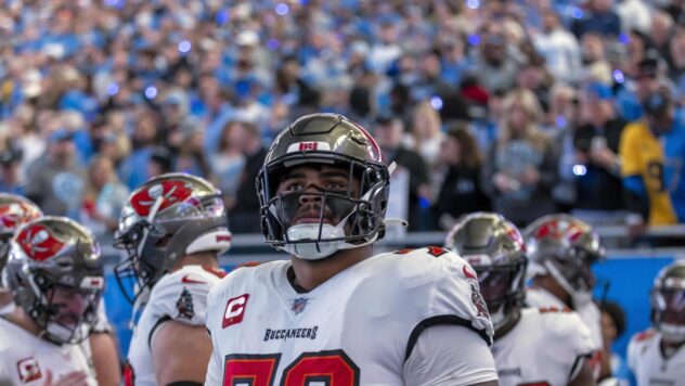Bucs LT Tristan Wirfs sits out team drills