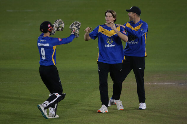 Coles fires Sussex to maintain push for knockouts