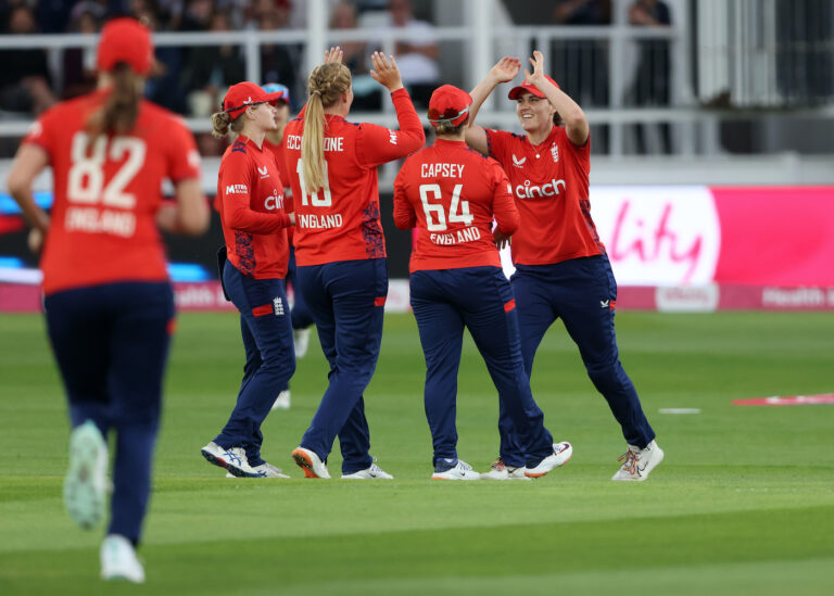 Ecclestone, Capsey star as England hold off New Zealand for 3-0 lead
