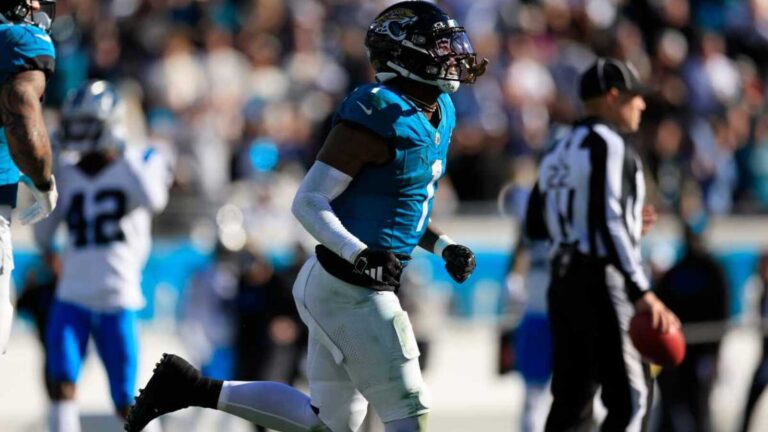 Execs, coaches, and scouts ranked Jaguars Travis Etienne as a top 10 RB in the NFL
