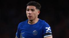 Fernandez apologises on return to Chelsea's squad