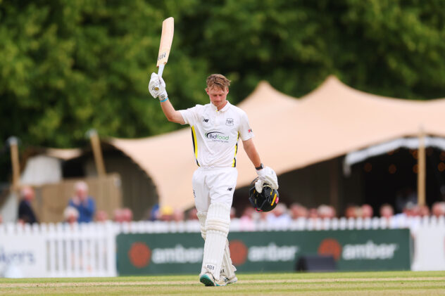 Hammond, Bancroft hundreds put Gloucestershire in festival mood