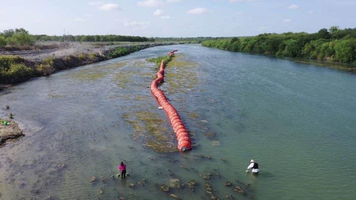 ‘It makes me really sad’: Professor says buoys in Rio Grande have created significant ecological impact