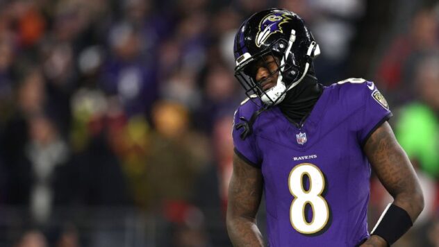 Jackson disputes Aikman trademark bid for No. 8