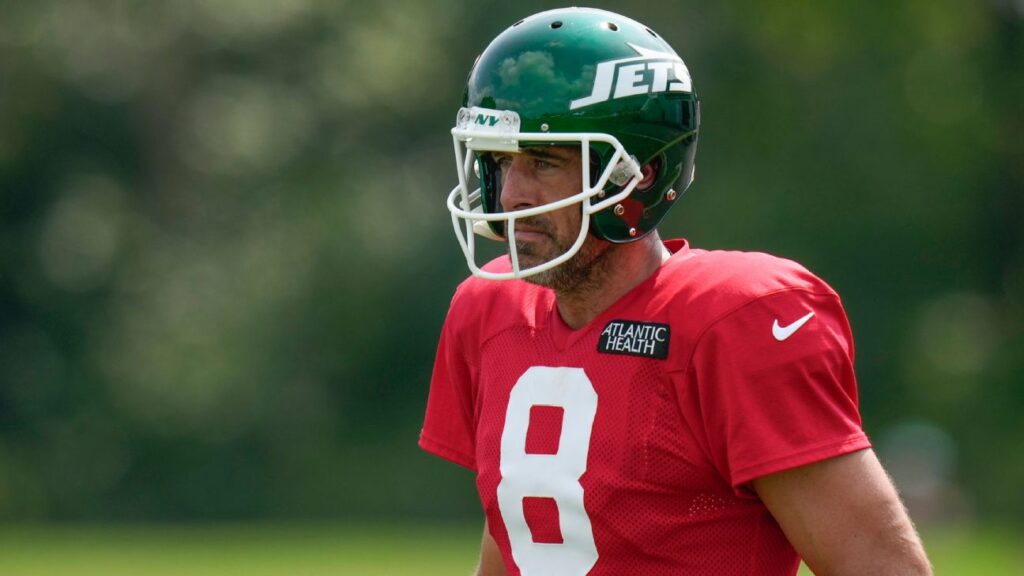 Jets coach's 'instinct': Sit Rodgers until Week 1