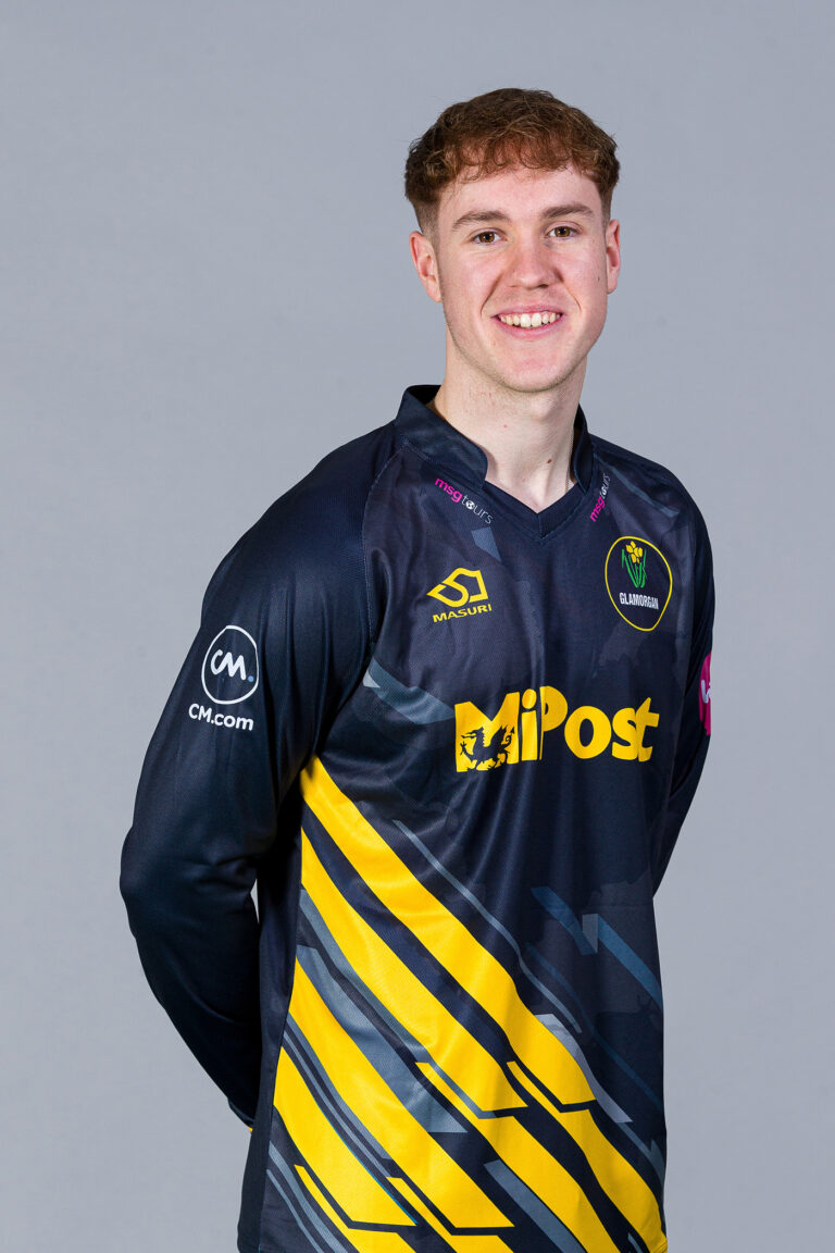 Kellaway, Douthwaite star as Glamorgan win latest Gloucestershire thriller
