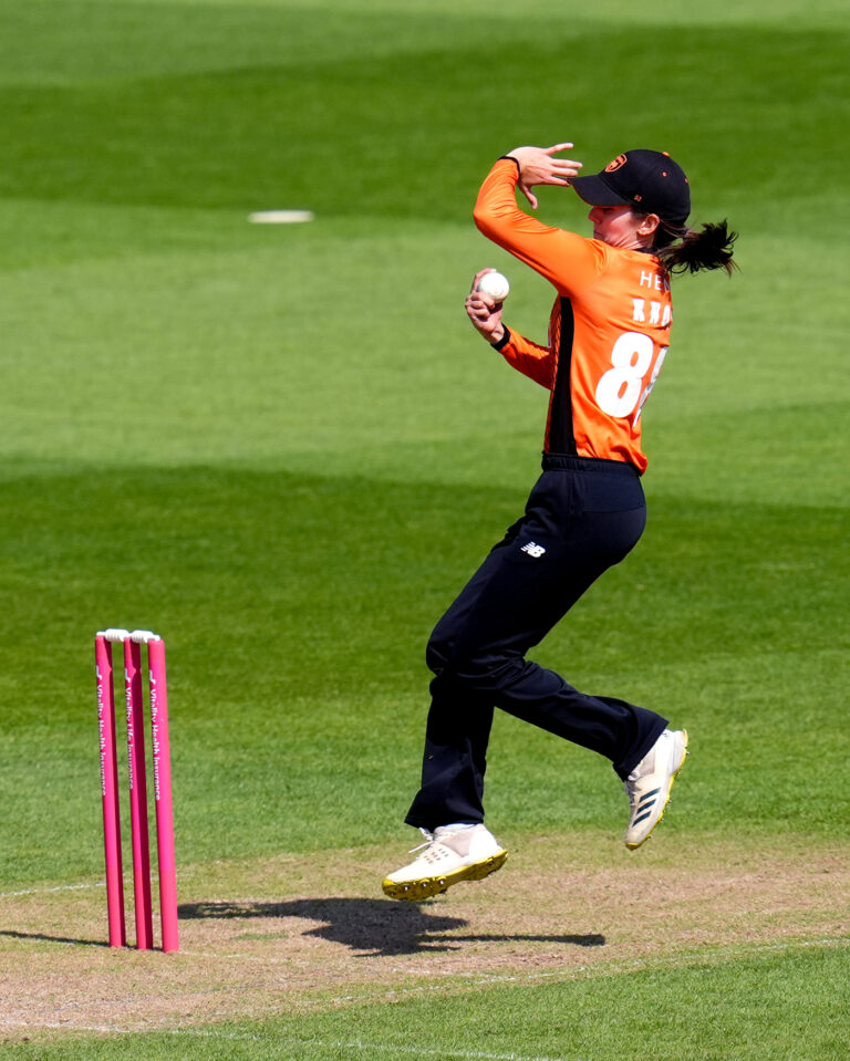 Knott, Davies keep Vipers top of the pile
