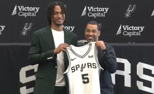 KSAT Sports Director Larry Ramirez goes 1-on-1 with Connecticut sportscaster John Pierson