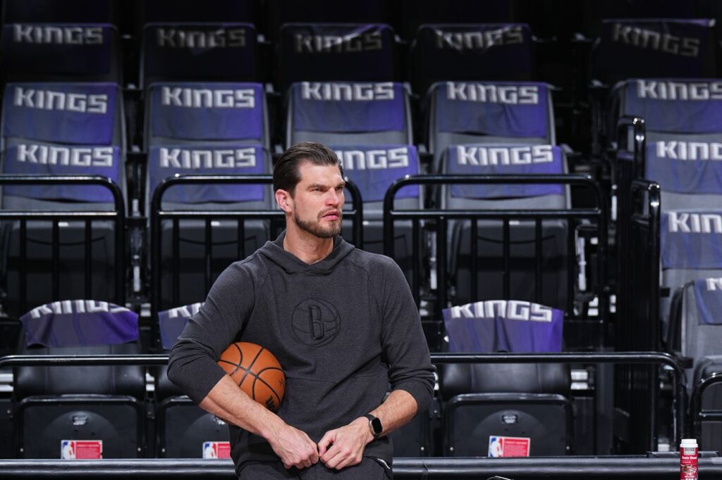 Open Thread: Former Spur Tiago Splitter just landed a head coaching job in Paris
