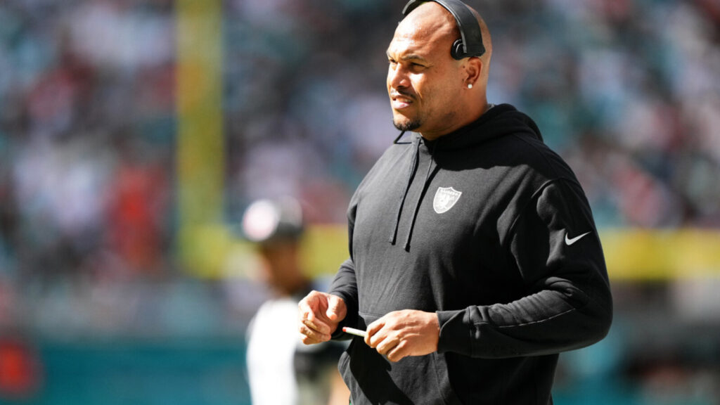 Raiders' Antonio Pierce is doing so well he has celebrities out at training camp as fans