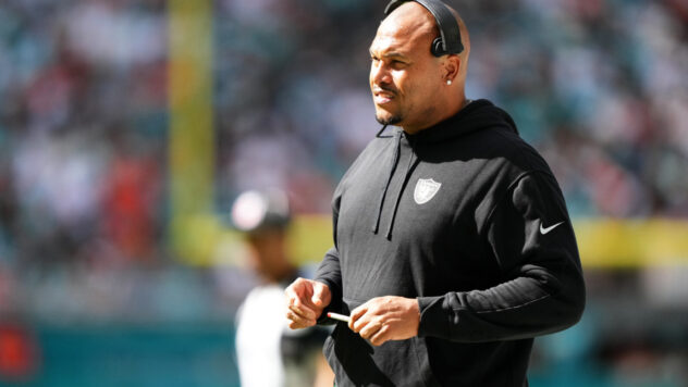 Raiders' Antonio Pierce is doing so well he has celebrities out at training camp as fans