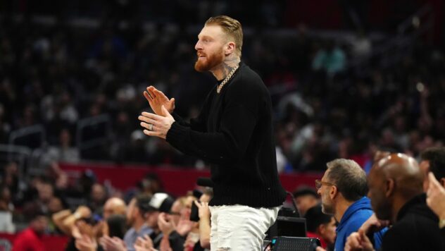 Raiders DE Maxx Crosby Never Stops Working, Talks 'Sack Summit'