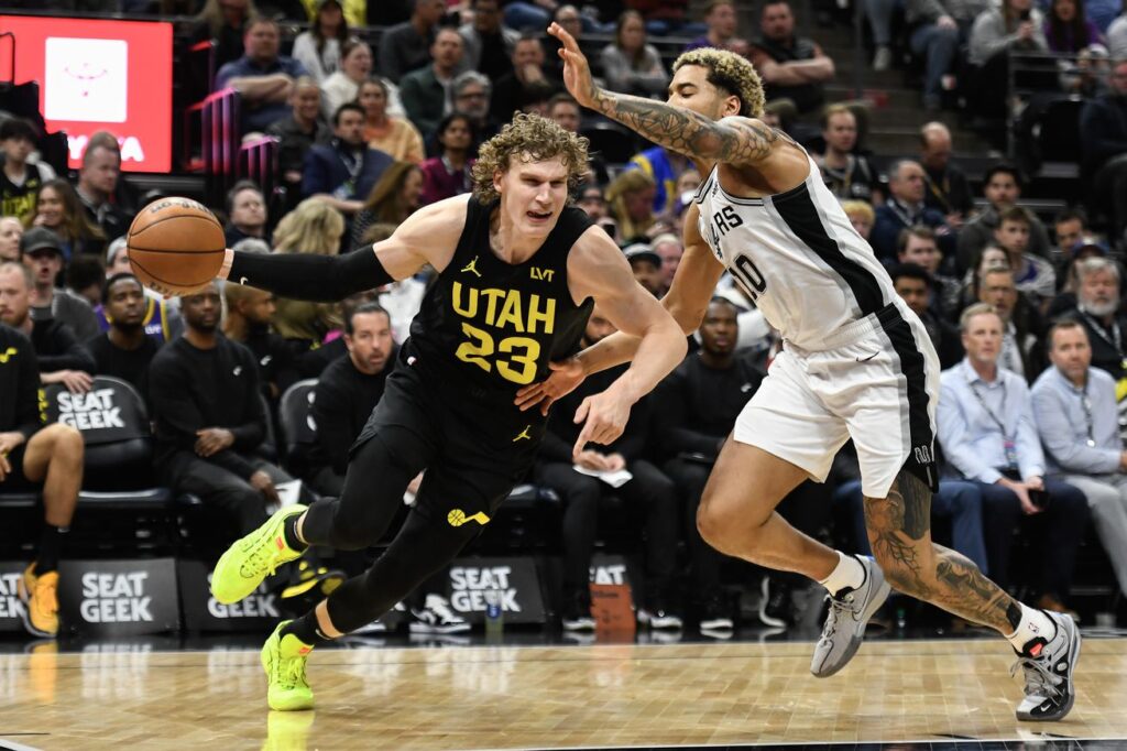 Rumor: Spurs interested in trading for Lauri Markkanen