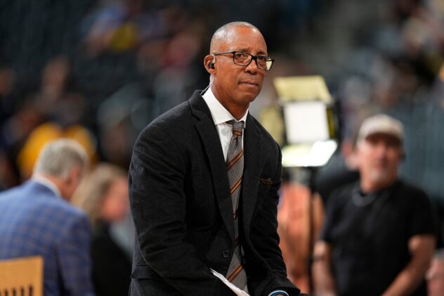 Sean Elliott’s Apple Watch detects irregular heartbeat, his wife says