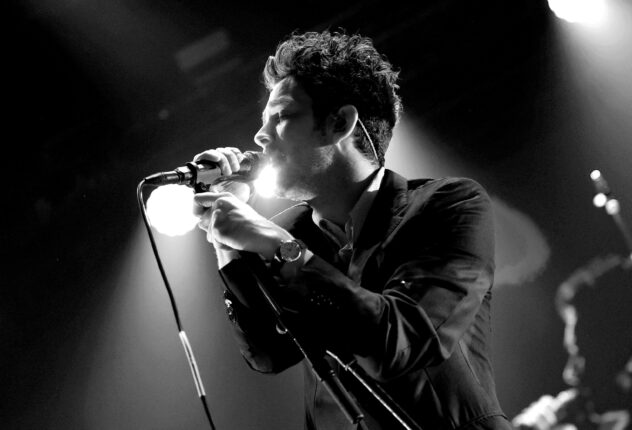 The 1975 Sued by Malaysian Festival After Matthew Healy Kissed Male Bandmate