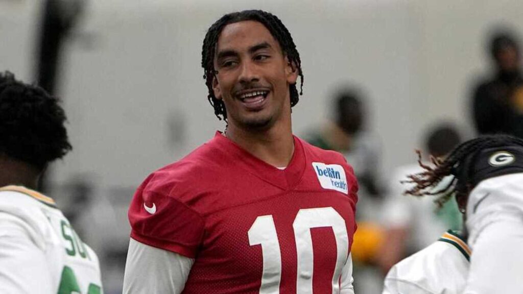 Watch: Trio of star NFL QBs show off incredible footwork while training