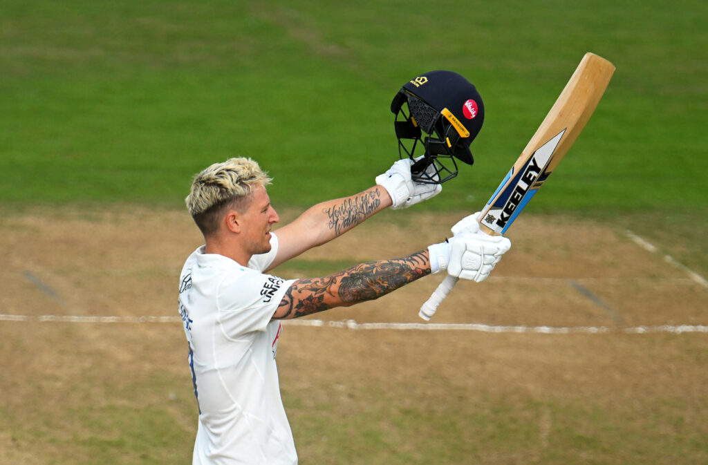 Brydon Carse makes comeback century but Durham stumble before close