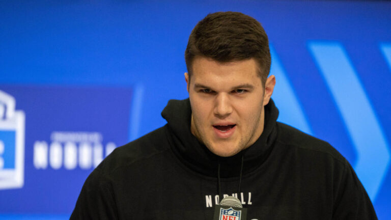 Buccaneers' Graham Barton, Ben Bredeson win starting OL jobs