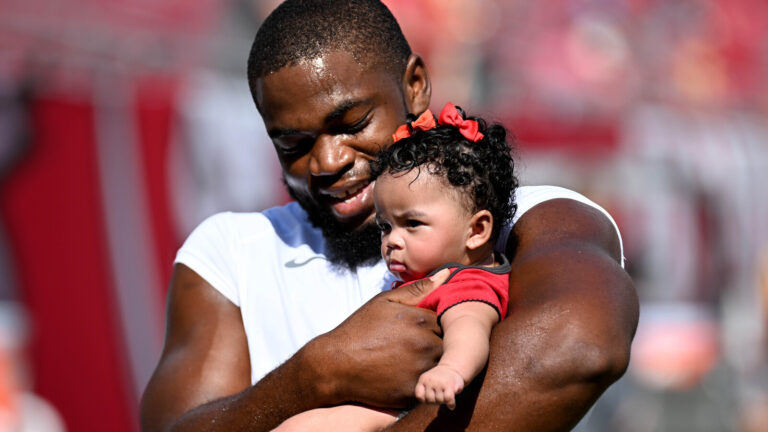 Bucs Camp Insider 8-8: Young OLBs Steal The Show With More Reps