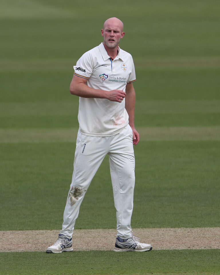Chappell six-for routs Glamorgan to give Derbyshire upper hand