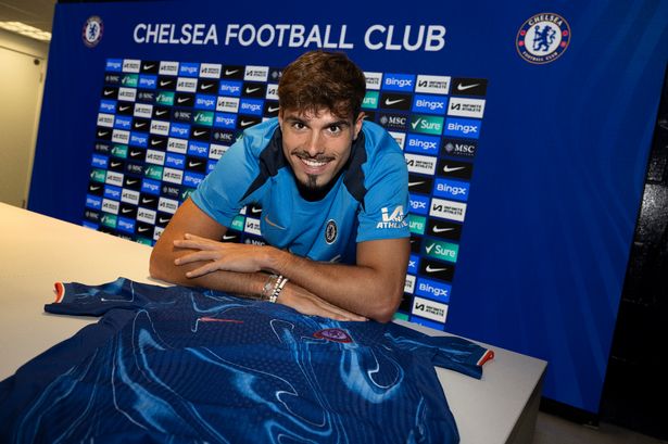 Chelsea drop major next transfer hint with Pedro Neto decision