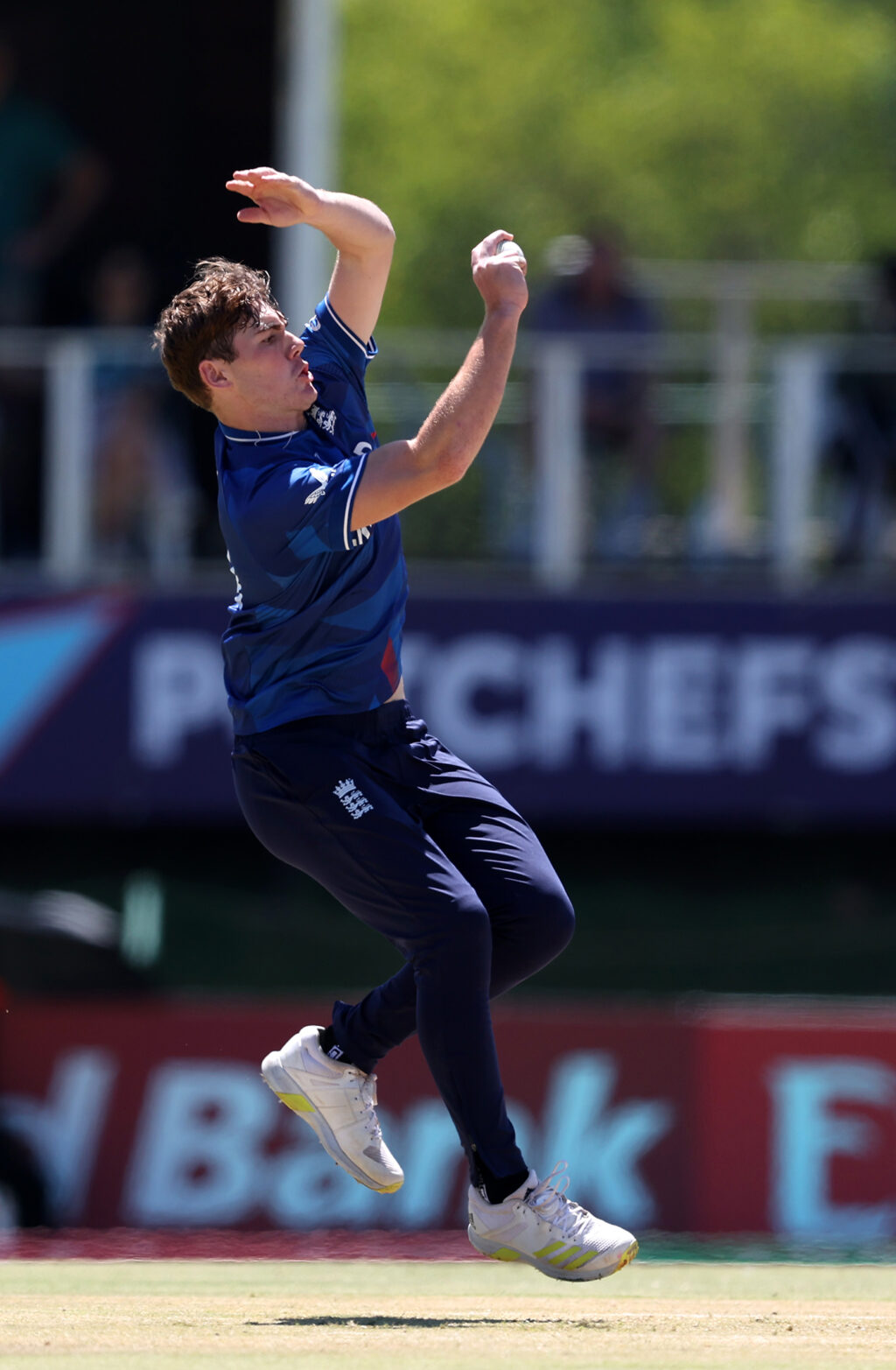 Dom Kelly five-for leads Hampshire to crushing win