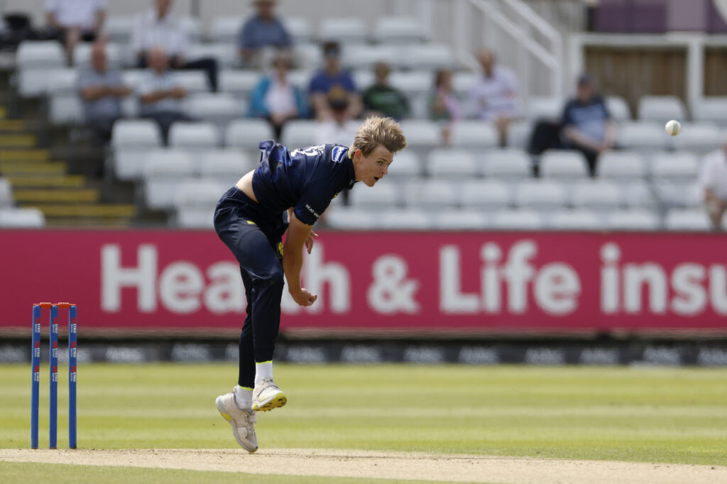 Durham go the whole Hogg to close in on Notts win