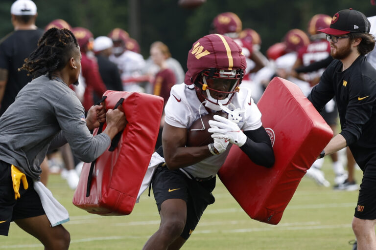Eagles acquire Jahan Dotson from Commanders in rare intra-division trade