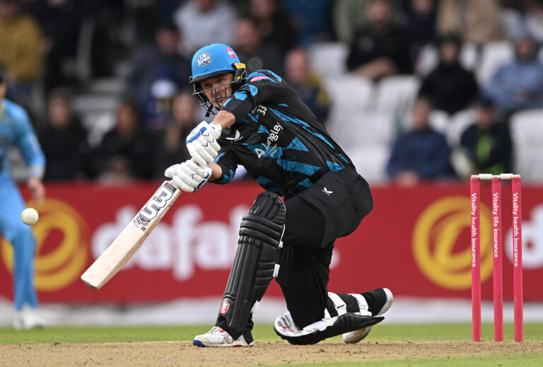 Gareth Roderick 152* takes Worcestershire top of Group A