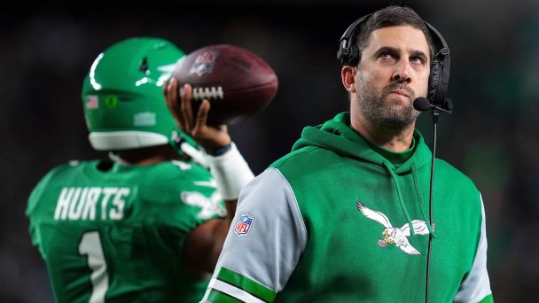 Inside the disconnect between Eagles coach Nick Sirianni and QB Jalen Hurts