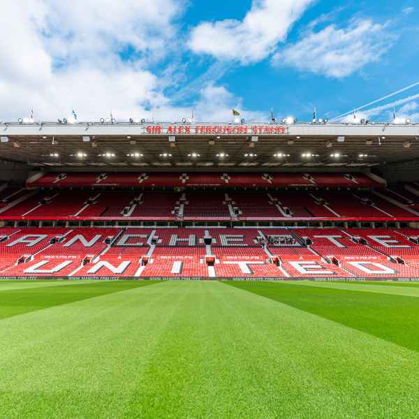 Manchester United and Konami renew partnership