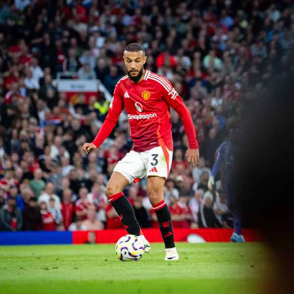 Mazraoui in FPL Team of the Week