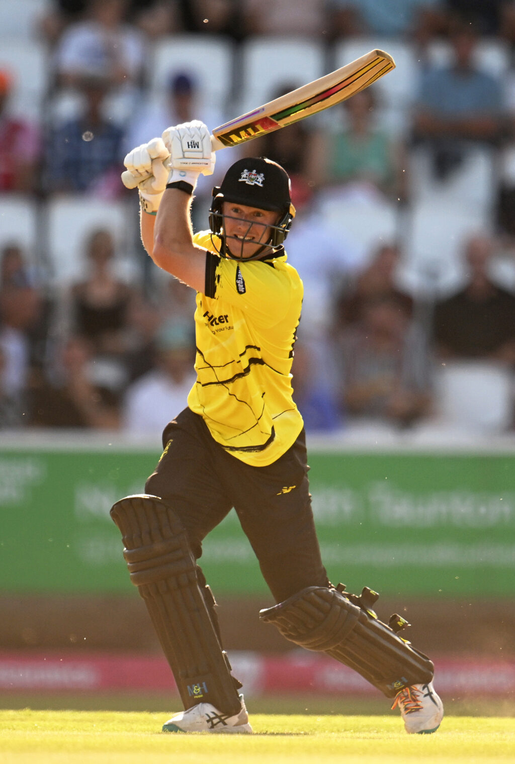 Miles Hammond goes big to keep Gloucestershire's quarter-final hopes alive