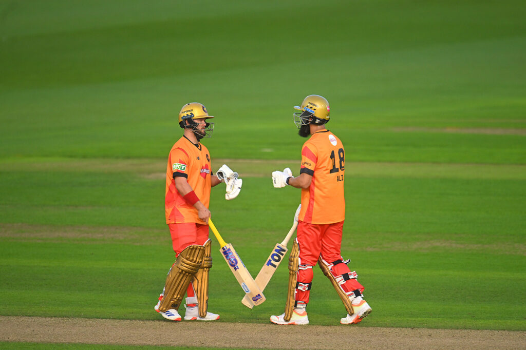 Moeen Ali, Ben Duckett smother Fire season after Sean Abbott's four-for