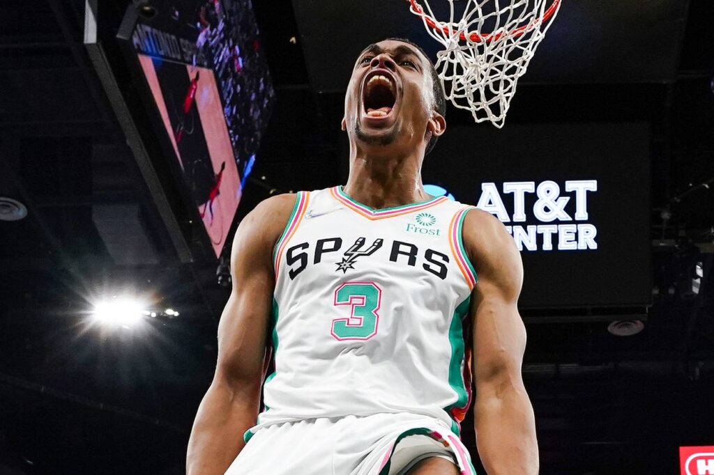 Open Thread: Keldon Johnson has been boxing this offseason