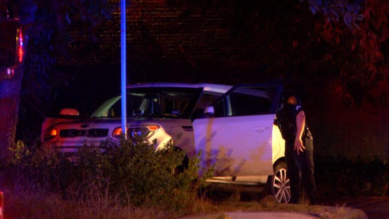Ride share driver wounded in shooting on North Side, SAPD says