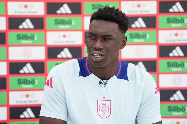 Samu Omorodion fires clear Cole Palmer message amid Chelsea transfer wait