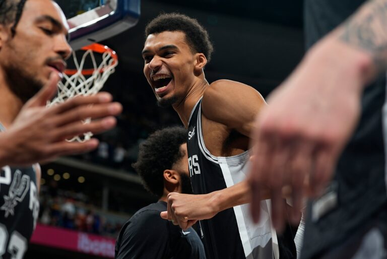 San Antonio Spurs fans predict the team will reach the first round this season