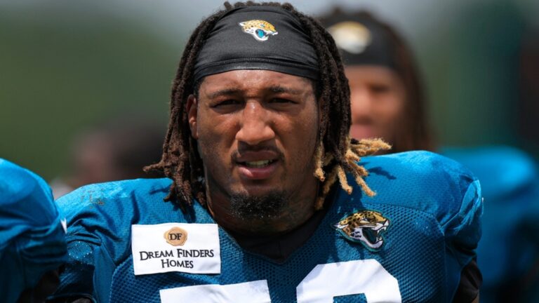 Seahawks acquire DE Trevis Gipson from Jaguars