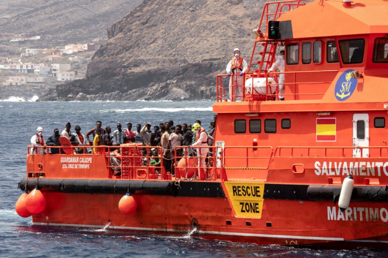 Spain's leader starts West Africa tour with agreements to combat people smuggling