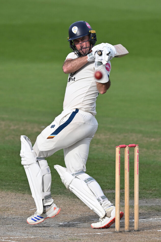 Sussex push for victory despite Wayne Madsen hundred