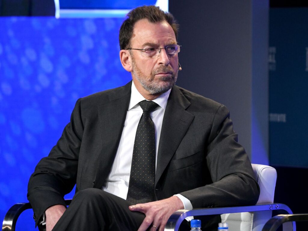 The Billionaire Battle for Paramount and the Return of ‘Ted Lasso’