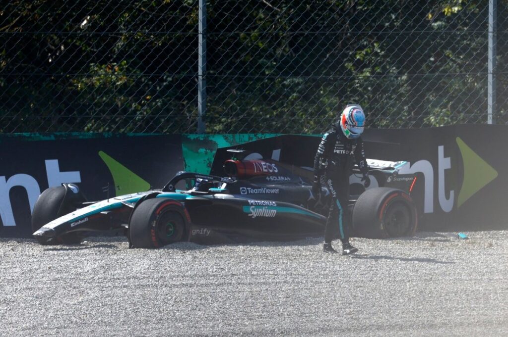 Wolff backs Antonelli after crash on Mercedes FP1 debut