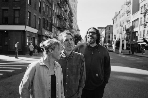 Yo La Tengo Want to Play a Fundraiser for Kamala Harris and Tim Walz
